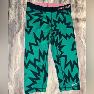 Nike Pro Capri Leggings. Size Small. Gently used. Great for fitness activities.